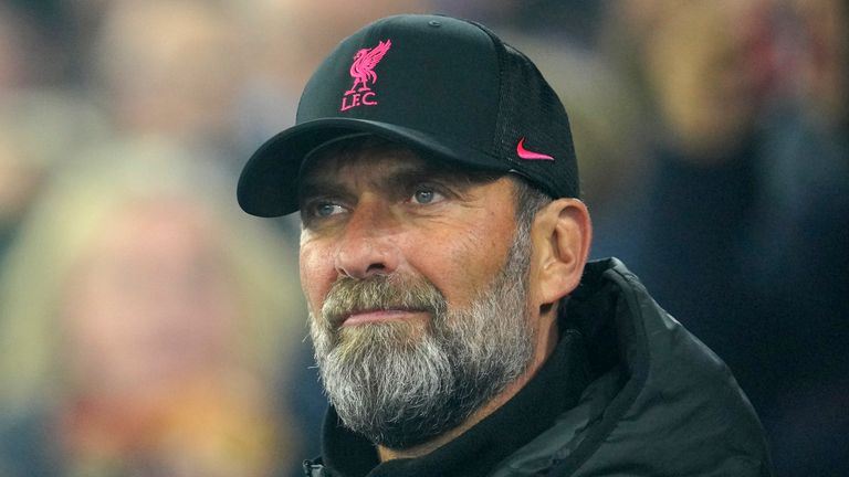 Liverpool&#39;s manager Jurgen Klopp looks on ahead the English League Cup soccer match between Manchester City and Liverpool at Etihad stadium in Manchester, England, Thursday, Dec. 22, 2022. (AP Photo/Jon Super)