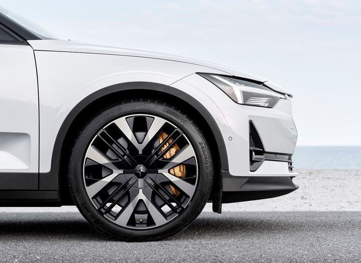 Twenty-inch forged alloy wheels in the top-of-the-line Performance Pack will align Polestar 2 with the Polestar 3 SUV.  -  Photo: Polestar