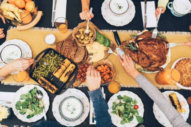 thanksgiving foods table